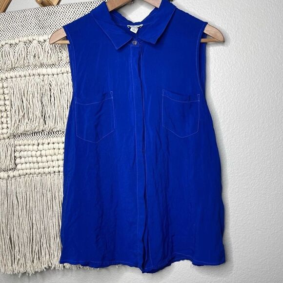 Splendid Blue Sleeveless Blouse - Picture 1 of 5
